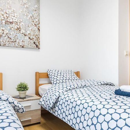 2 Bedroom Apt. In The Business Zone- Free Parking Zagreb Luaran gambar